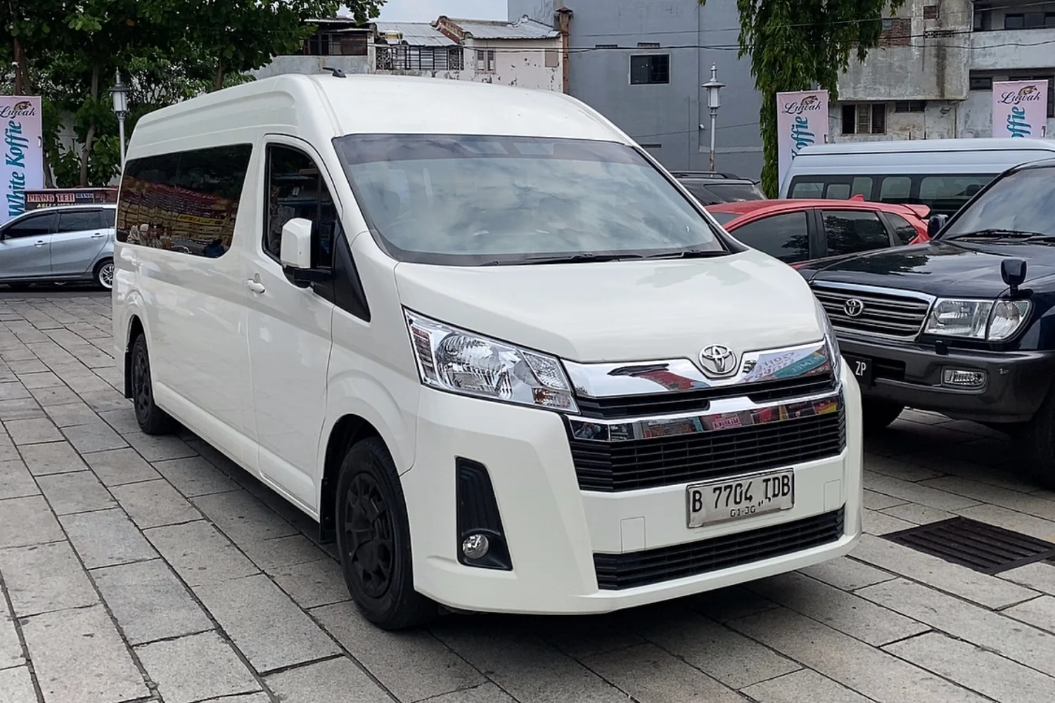 Toyota Hiace Premio 9 Seat