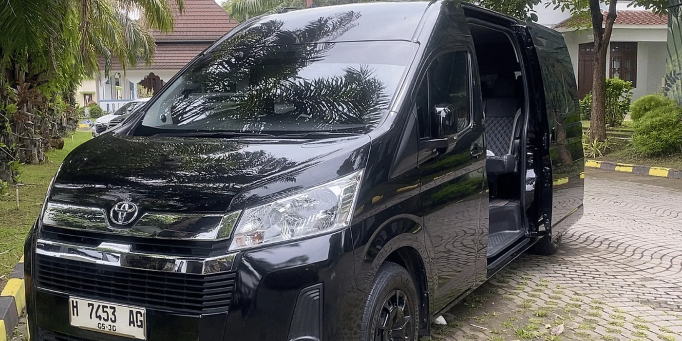Toyota Hiace Premio 14 Seat